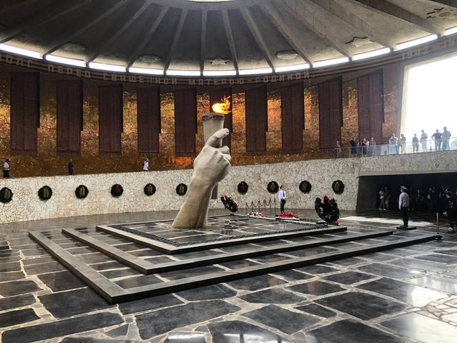 Только сок, тишина и шелест кожуры