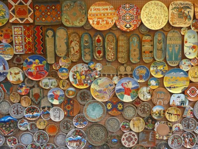 От кривых улочек Тбилиси до каменных монументов Еревана