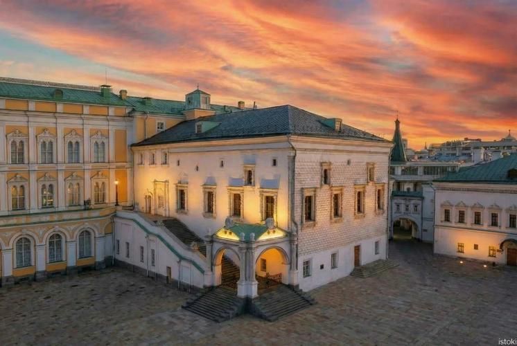 Сквозь века по московским улицам: соединить эпохи 2 дня