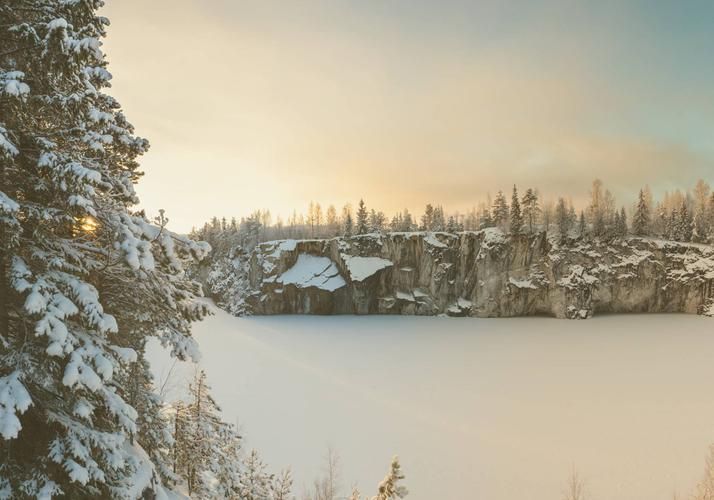 Карелия: главный хит зимы — с ледяными озёрами и тёплым блинами